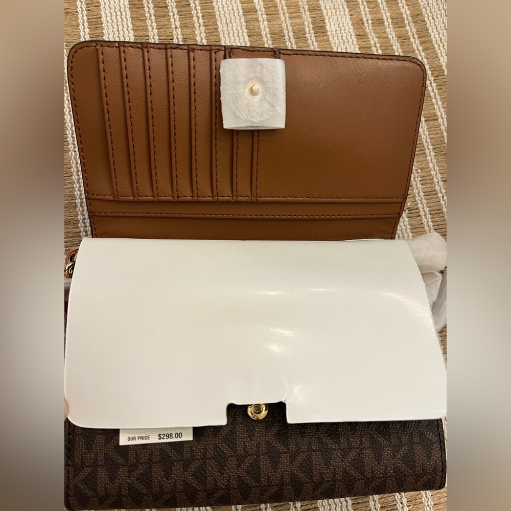 Michael Kors MD MF Phone Xbody Bag - Picture 3 of 8